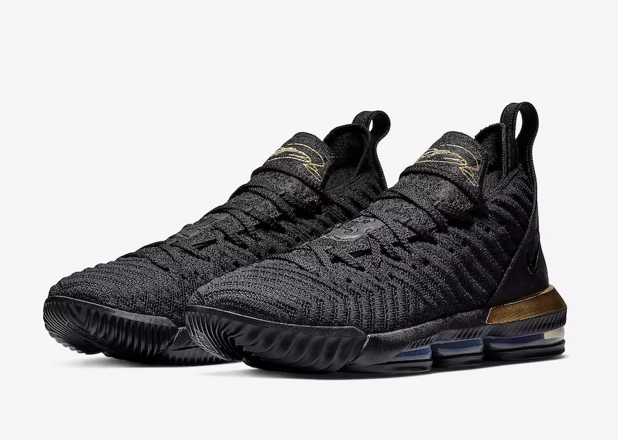 Nike LeBron 16 в костюме короля