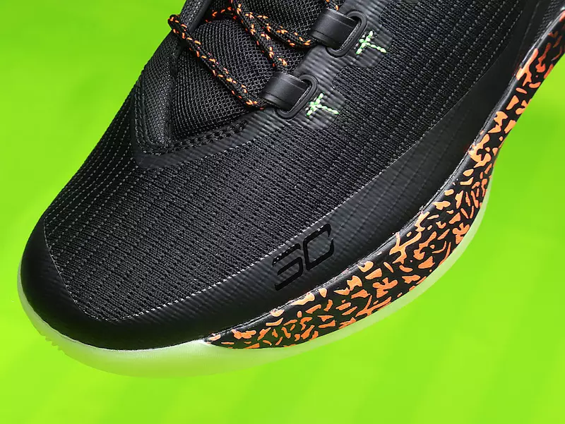 Under Armour Curry 3 ugasne luči za noč čarovnic