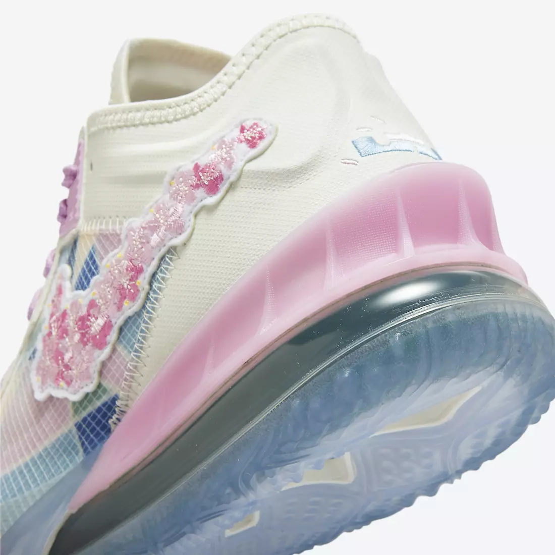 atmos Nike LeBron 18 Low Sakura Cherry Blossom CV7564-101 Ngày phát hành