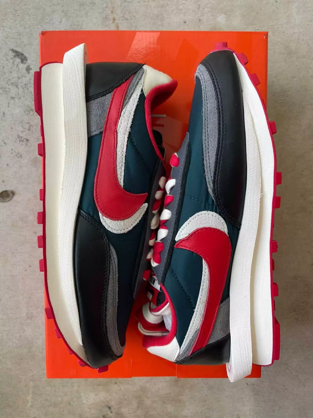 Undercover Sacai Nike LDWaffle Spruce Meán Oíche DJ4877-300 Dáta Eisiúna