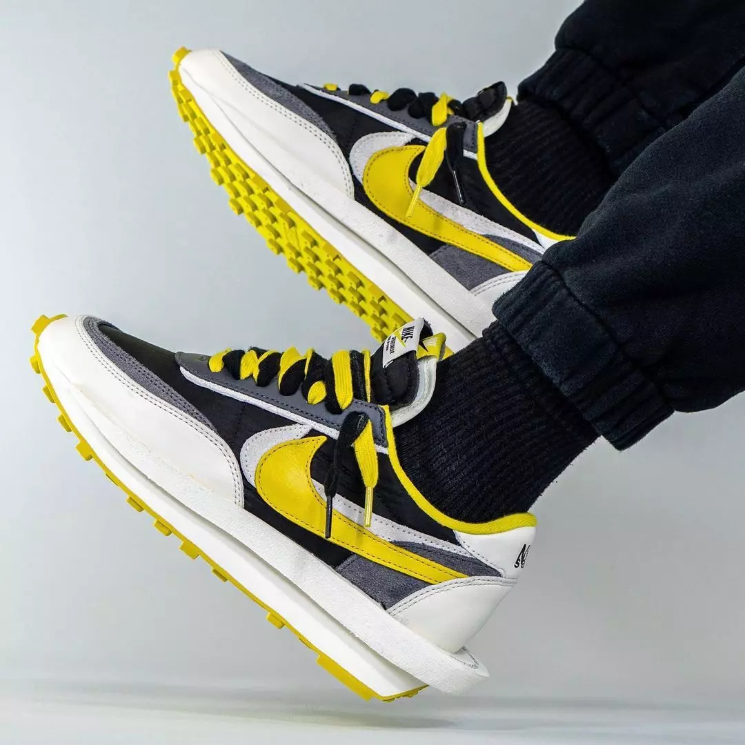 လျှို့ဝှက်ဝှက် Sacai Nike LDWaffle Bright Citron DJ4877-001 On-Feet