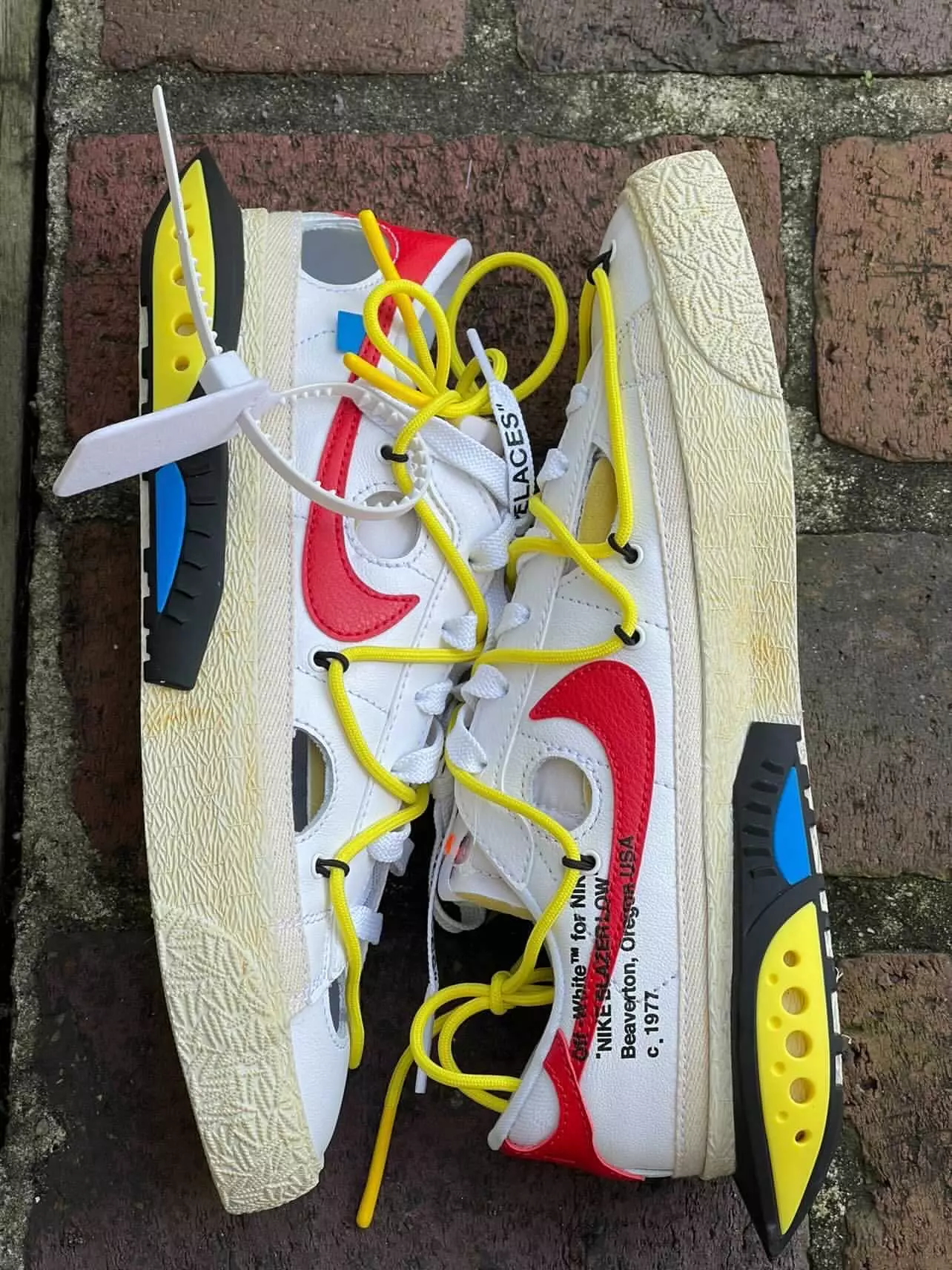 Off-White Nike Blazer Low White University Red DH7863-100 ဖြန့်ချိသည့်ရက်စွဲ