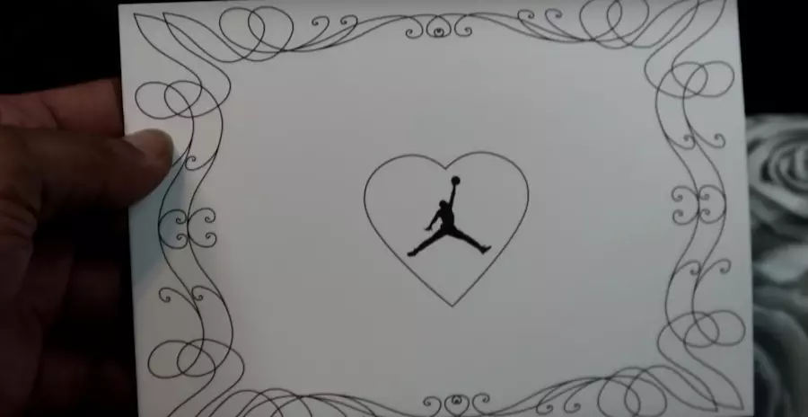 Červená karta Air Jordan 8 WMNS na Valentína