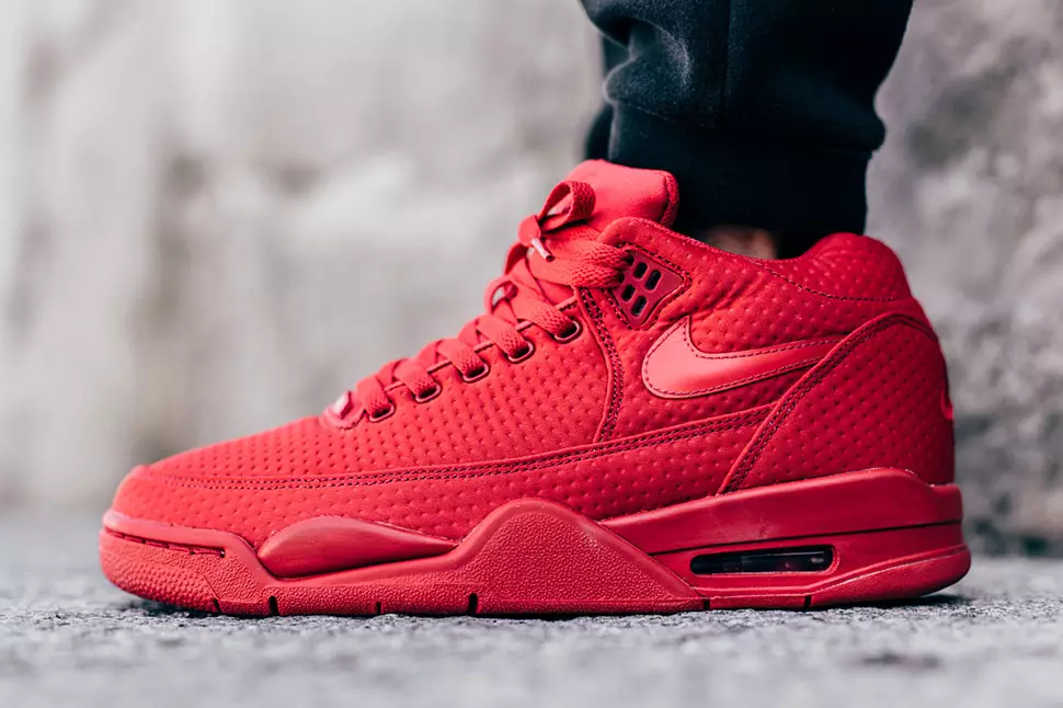 Донишгоҳи Nike Flight Squad Red October On Feet