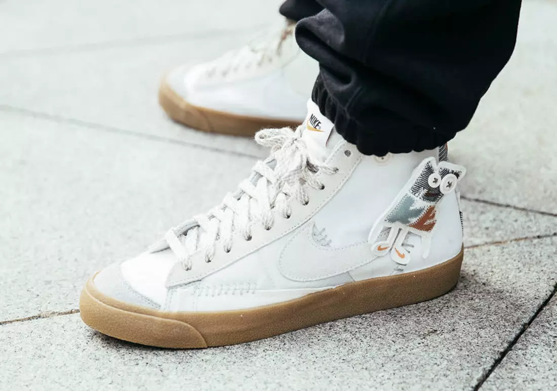 Ehhez a Nike Blazer Midhez hátborzongató Voodoo baba tartozik