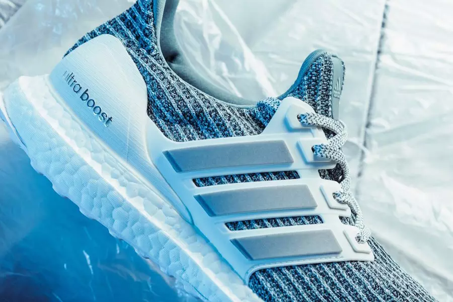 Adidas Ultra Boost 4.0 LTD выпускается в цветах Cloud White и Silver