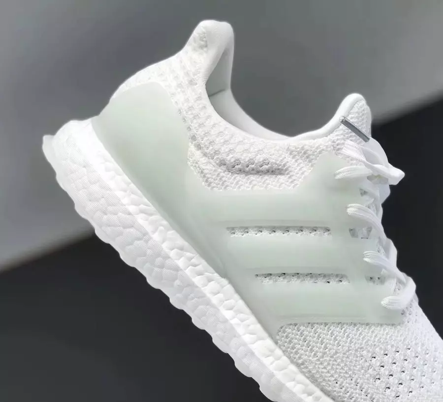 Қараңғыдағы жарқырау adidas Ultra Boost 4.0