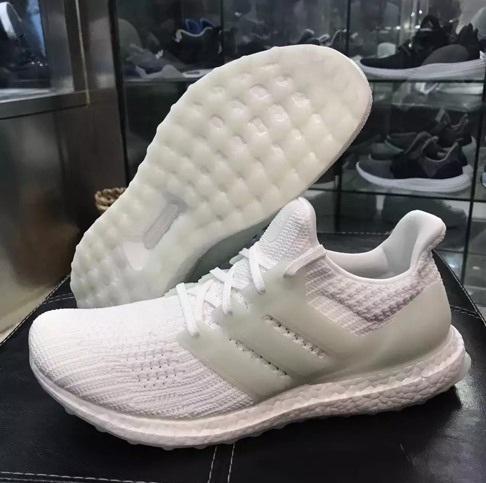 adidas Ultra Boost 4.0 si illumina al buio