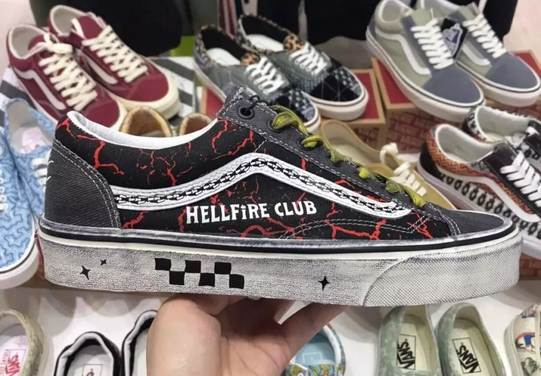 Stranger Things Vans Old Skool Hellfire Club Data lansării