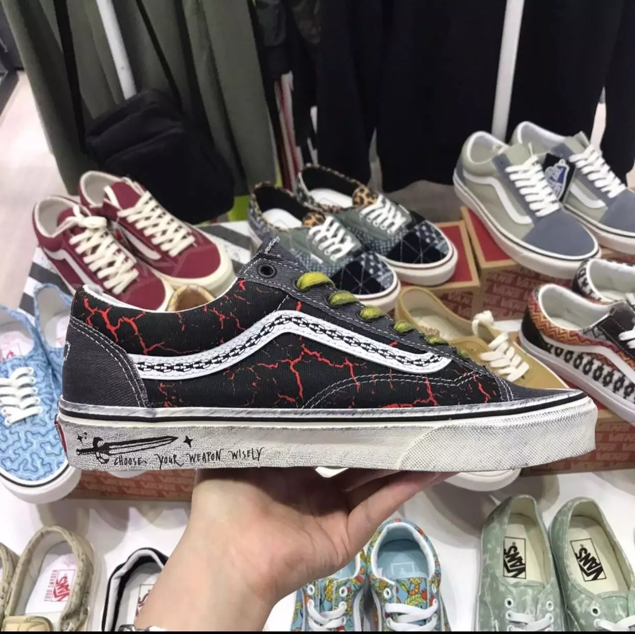 Stranger Things Vans Old Skool Hellfire Club Шығарылым күні