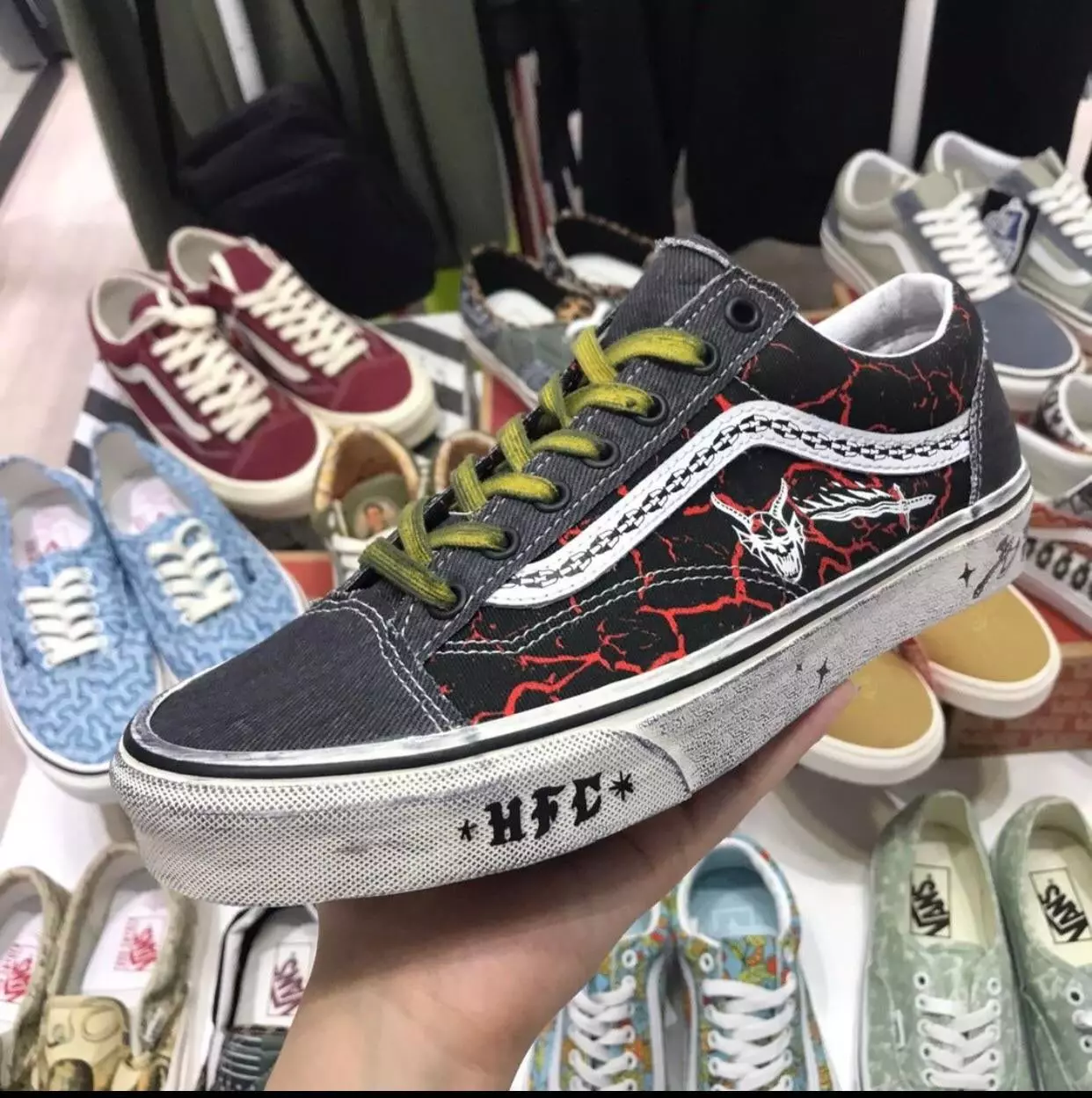 Stranger Things Vans Old Skool Hellfire Club Útgáfudagur