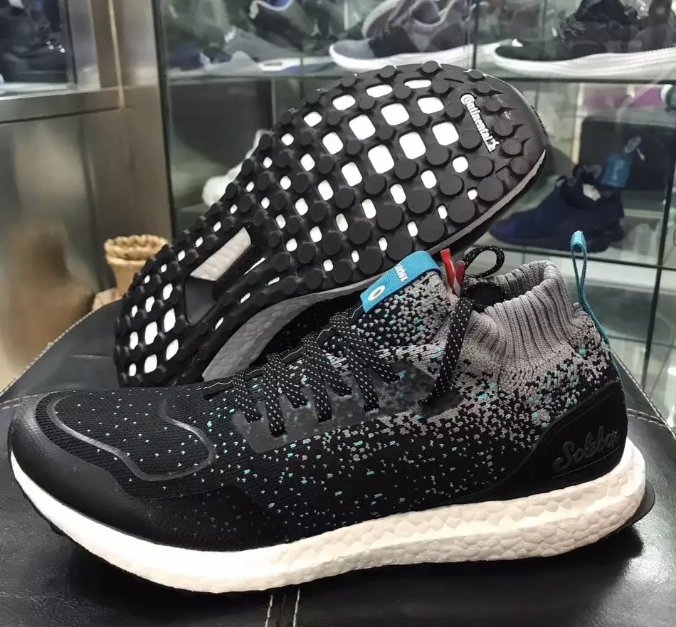 Пойафзолҳои Packer Solebox adidas Ultra Boost Mid