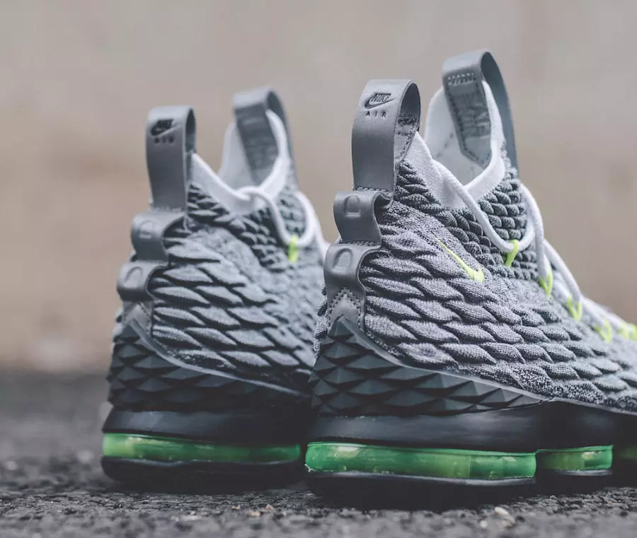 Nike LeBron 15 နီယွန် Air Max 95