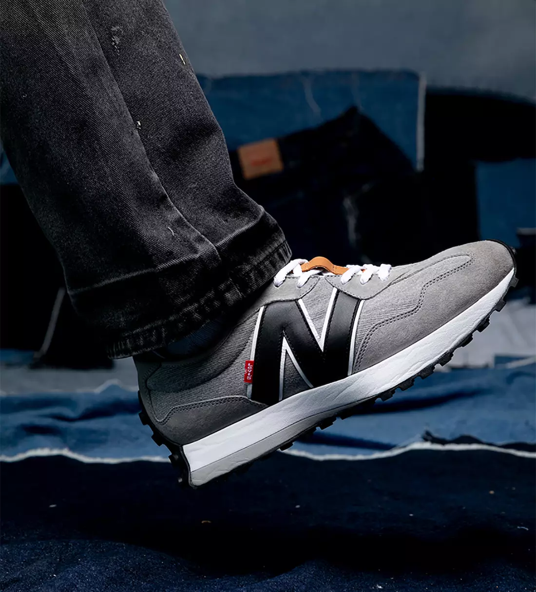 Levi's New Balance 327