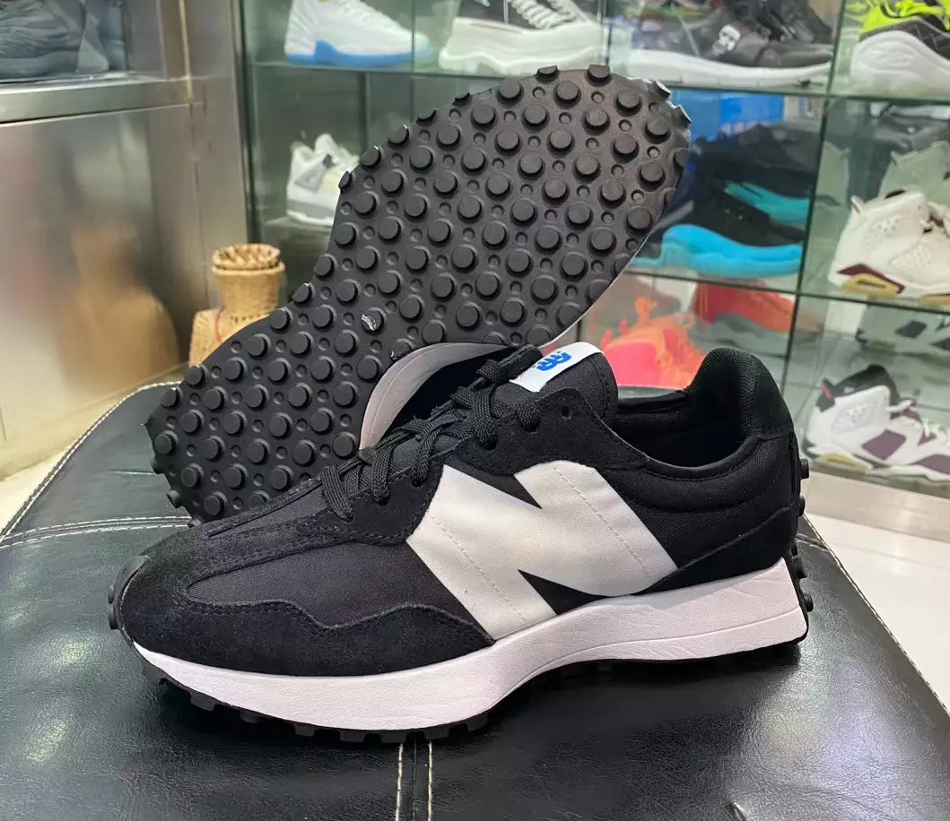 New Balance 327 Black White Дата на издаване