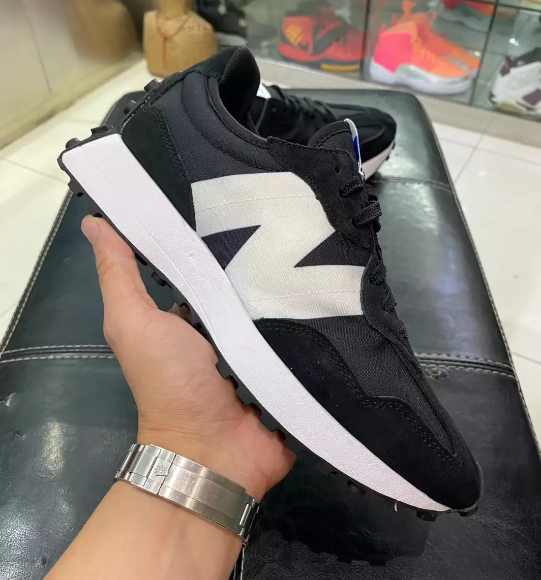 New Balance 327 Black White izlaišanas datums