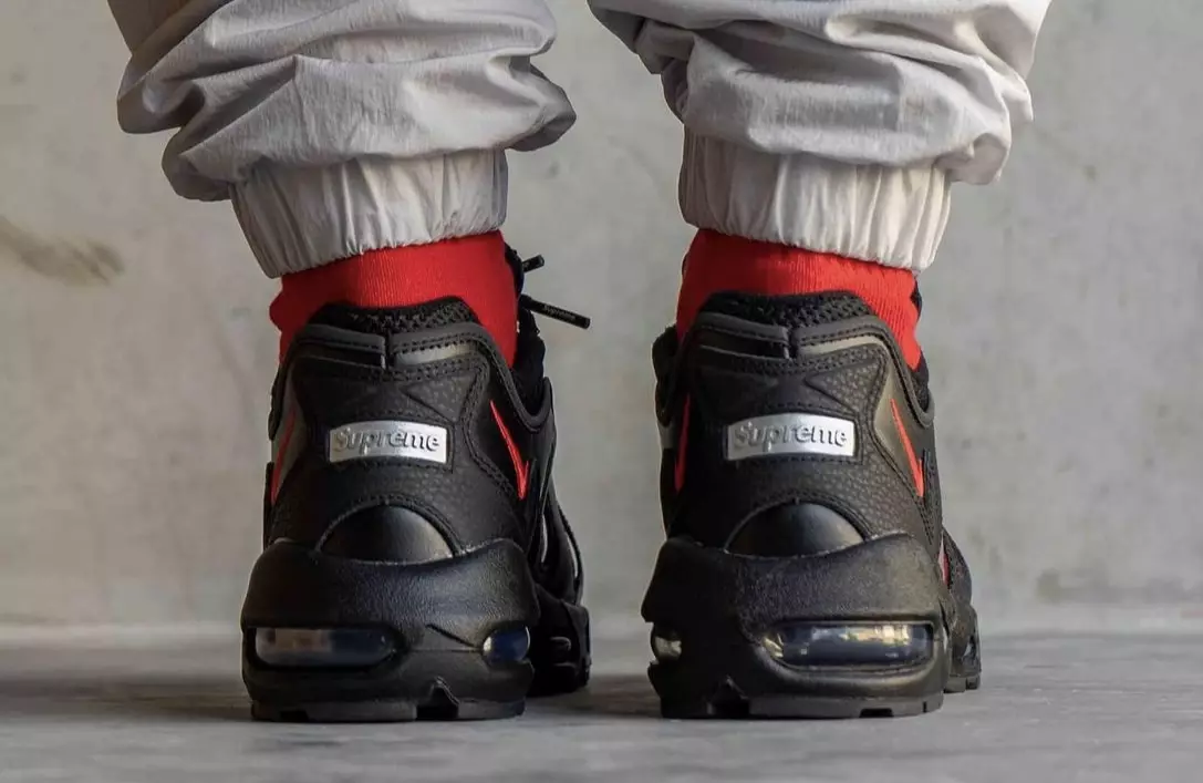 Supreme Nike Air Max 96 Schwarz Rot CV7652-002 On-Feet