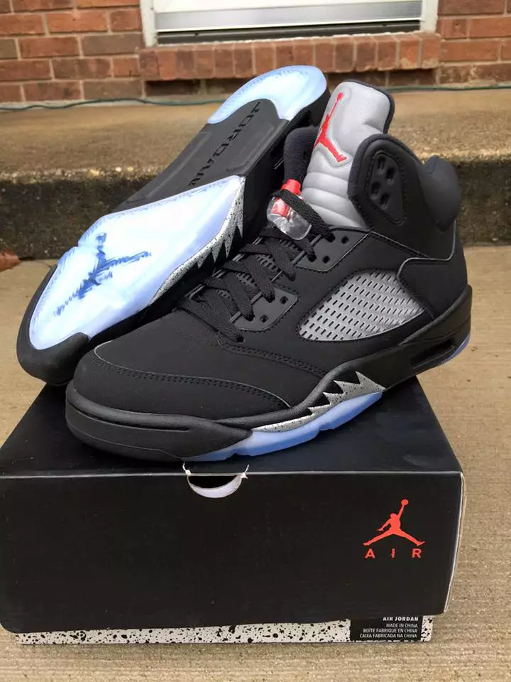 Air Jordan 5 Retro OG Hitam Metalik