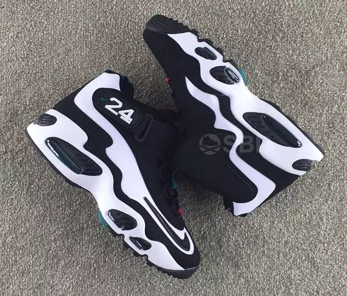 Nike Air Griffey Max 1 အနက်ရောင် အဖြူရောင်