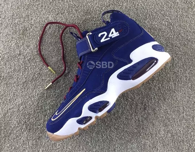 تحتفل حذاء Nike Air Griffey Max 1 هذه باحتفال Griffey's Hall of Fame Induction