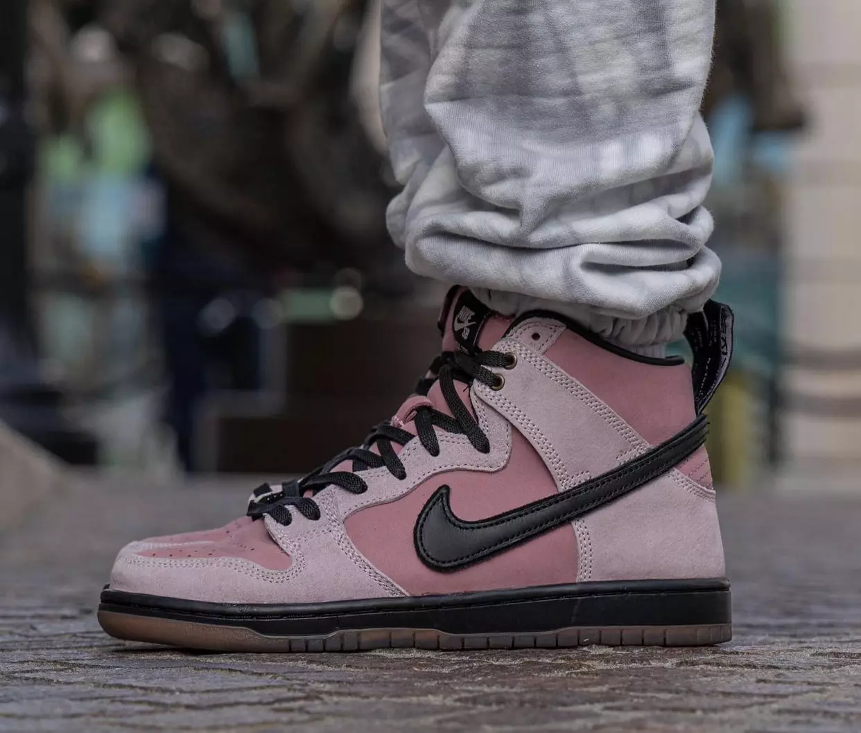 KCDC Nike SB Dunk High DH7742-600 väljalaskekuupäev jalgadel