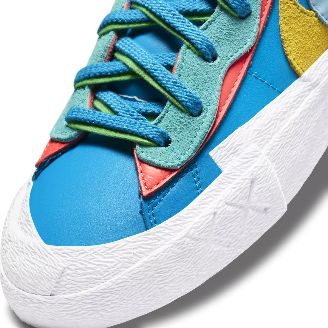 Kaws Sacai Nike Blazer Low DM7901-400 გამოშვების თარიღის ფასი