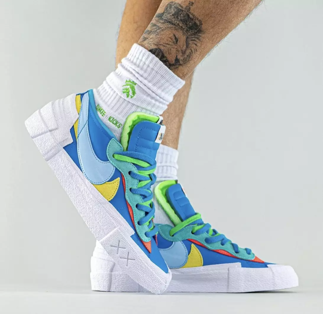 Kaws Sacai Nike Blazer Low DM7901-400 Auf den Füßen