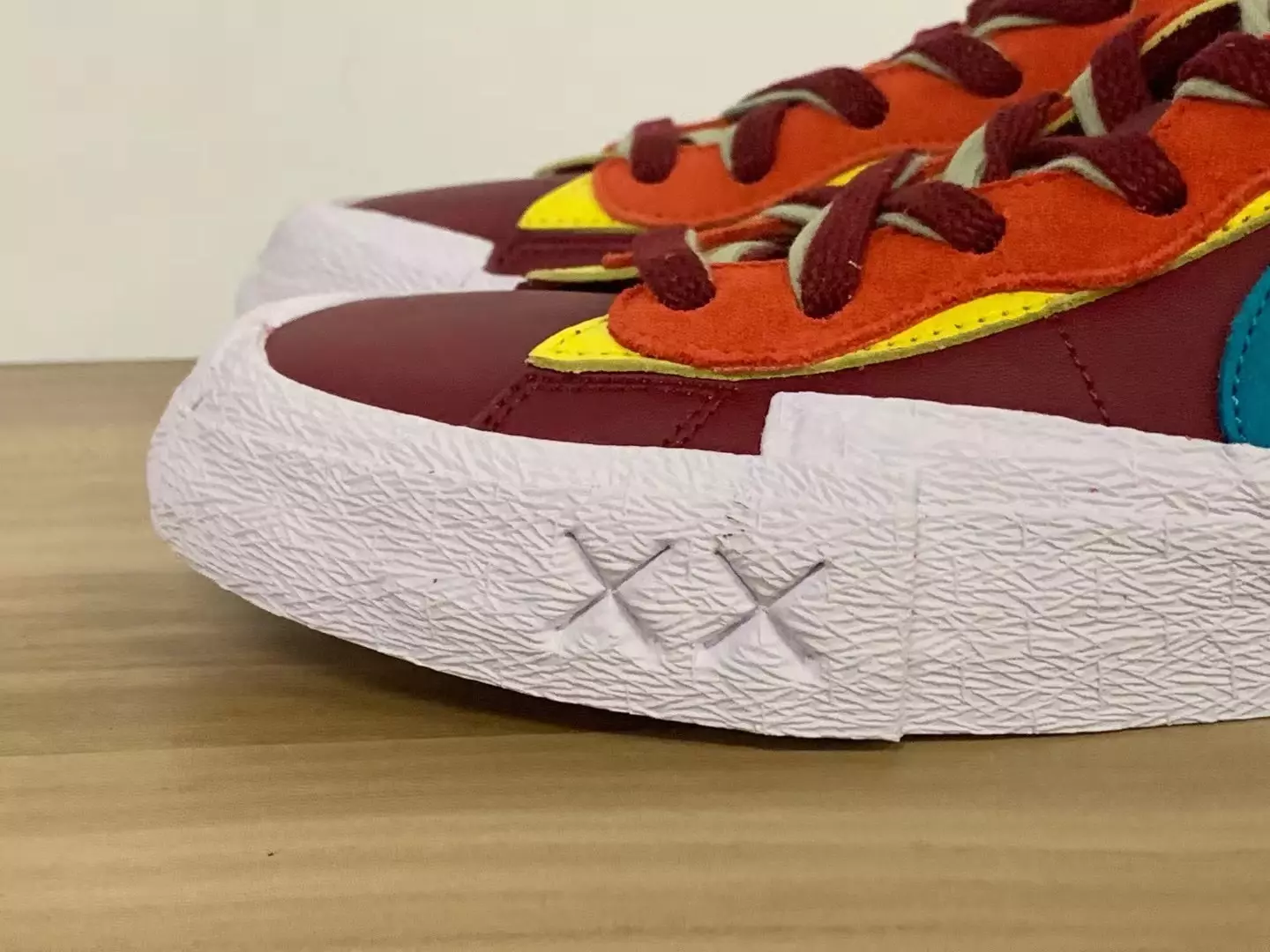 Kaws Sacai Nike Blazer Low Red DM7901-600 Санаи барориши