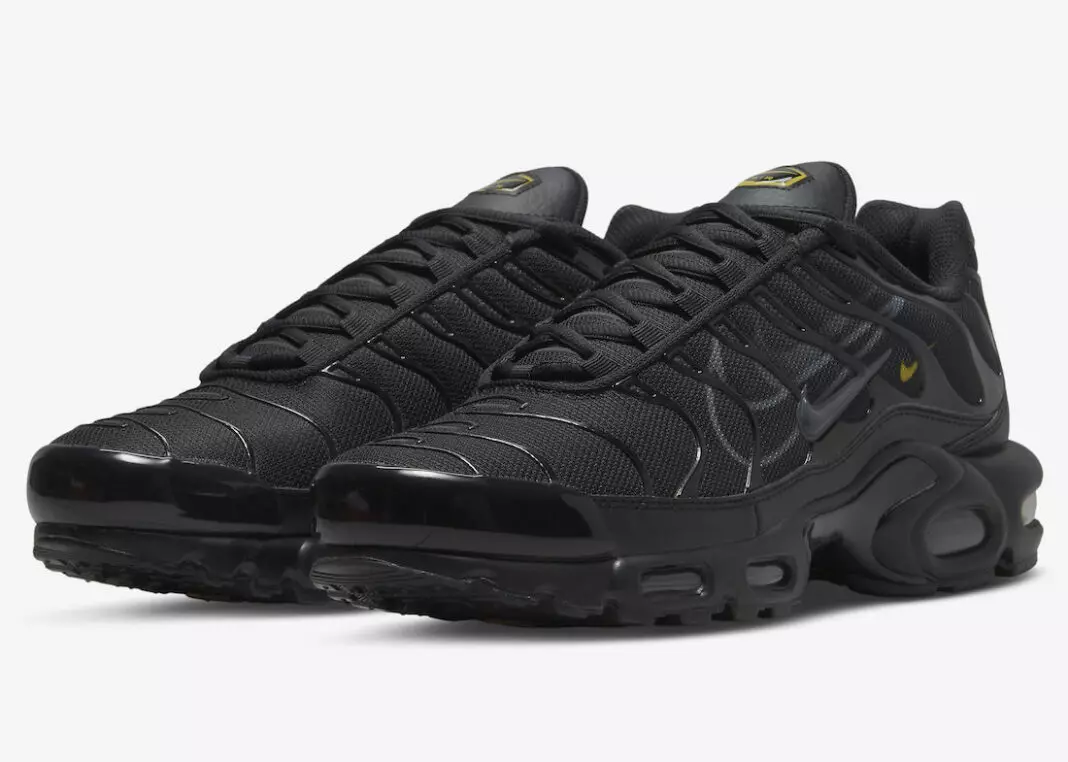 Nike Air Max Plus Triple Black DX2652-001 Датум на издавање