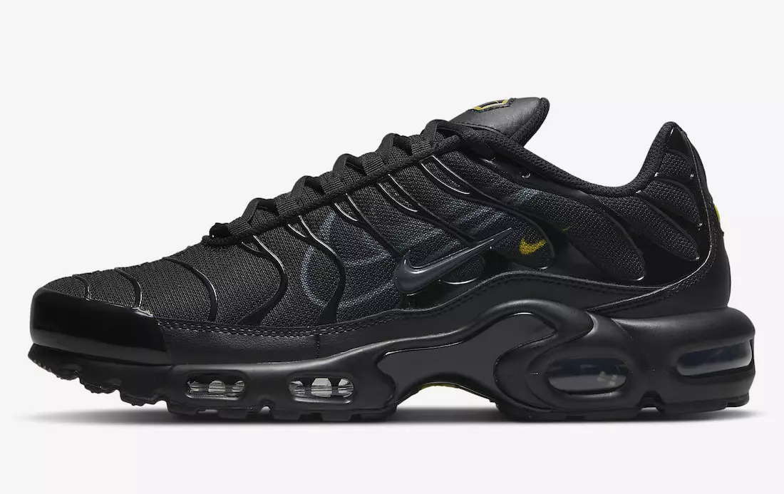 Санаи нашри Nike Air Max Plus Triple Black DX2652-001