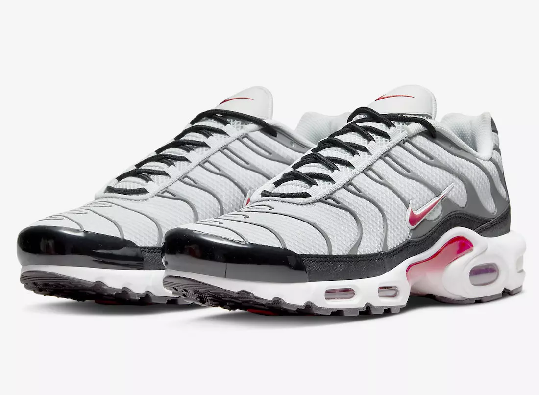 Šis Nike Air Max Plus yra su subraižyta oda