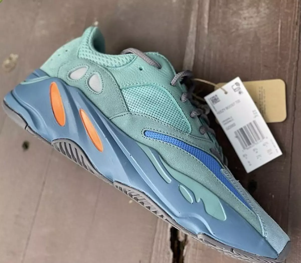 adidas Yeezy Boost 700 Faded Azure chiqarilgan sana