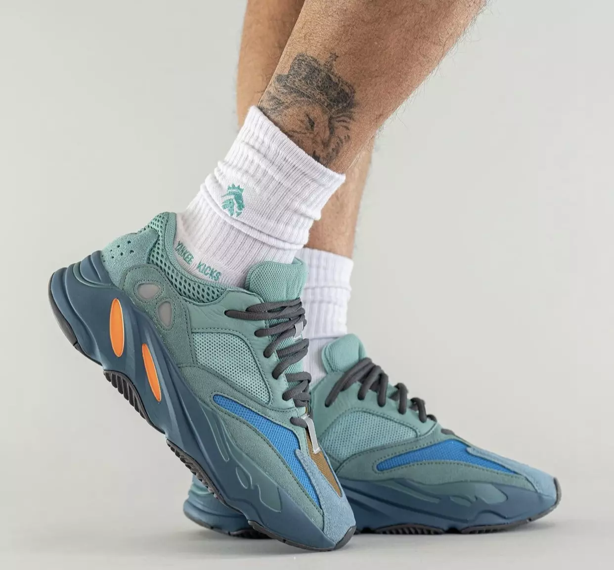 adidas Yeezy Boost 700 Faded Azure GZ2002 Ngày phát hành On-Feet