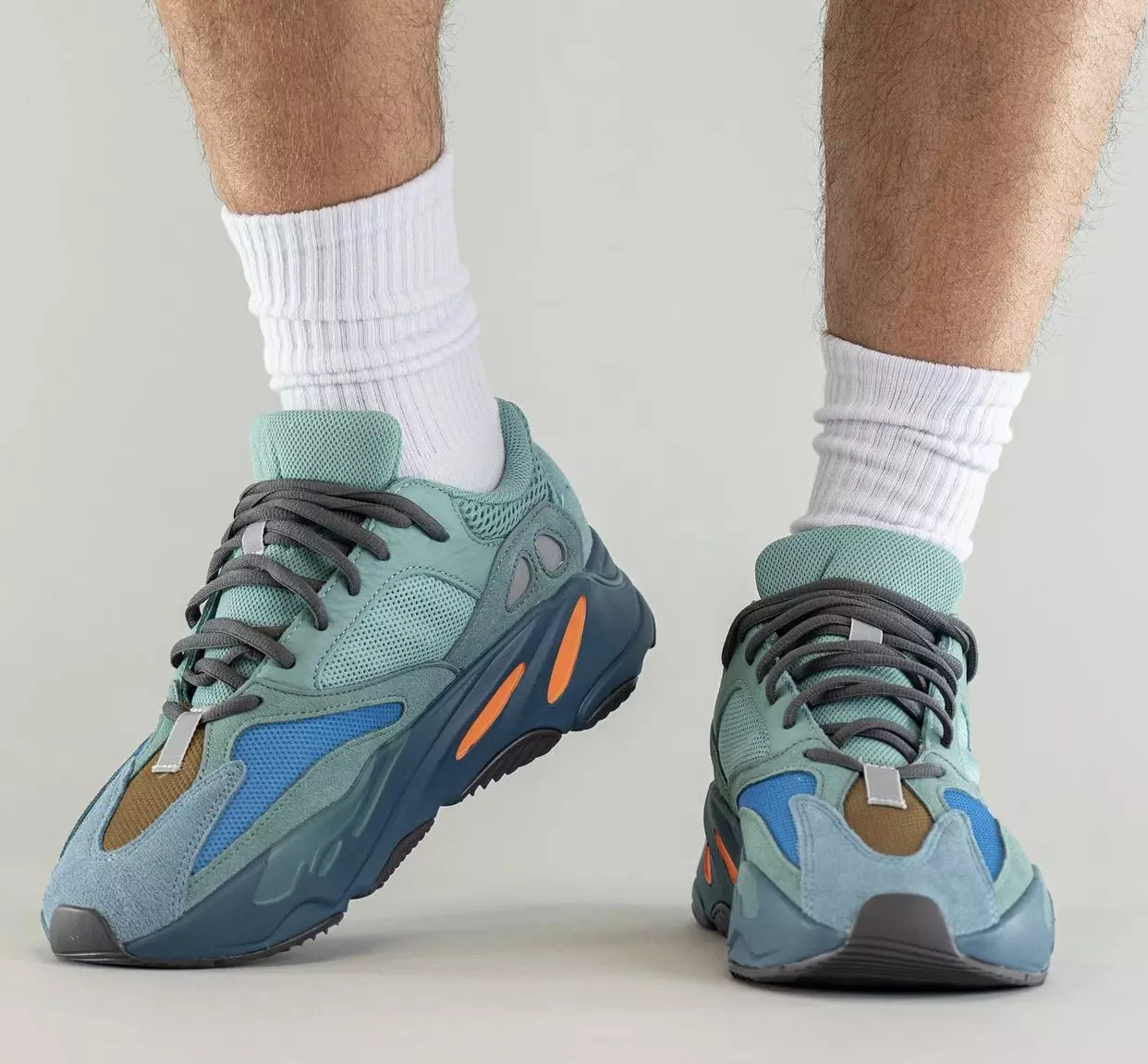 adidas Yeezy Boost 700 Faded Azure GZ2002 Датум на издавање на нозе