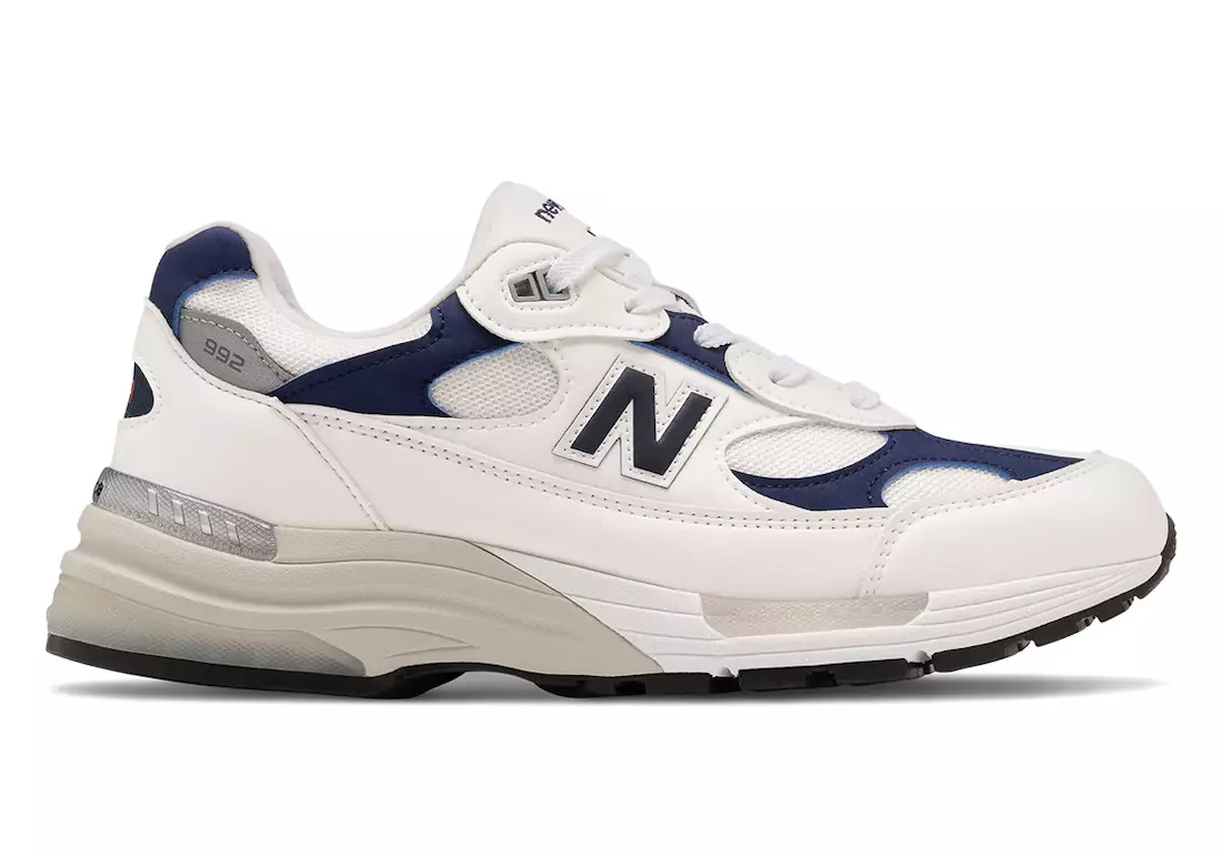 New Balance 992 повърхности в бяло и тъмносиньо 20214_1