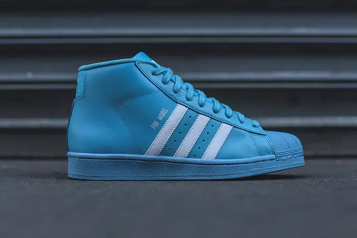 Modello adidas Pro Baby Blu