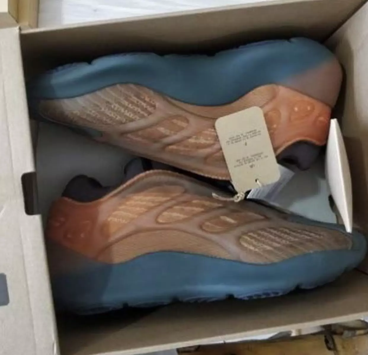 adidas Yeezy 700 V3 Copper Fade Releasedatum