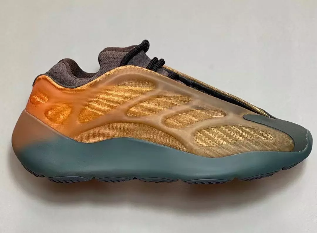 Adidas Yeezy 700 V3 Copper Fade Дата випуску ціни