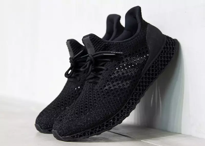 ثلاثية الأسود من adidas Futurecraft 3D