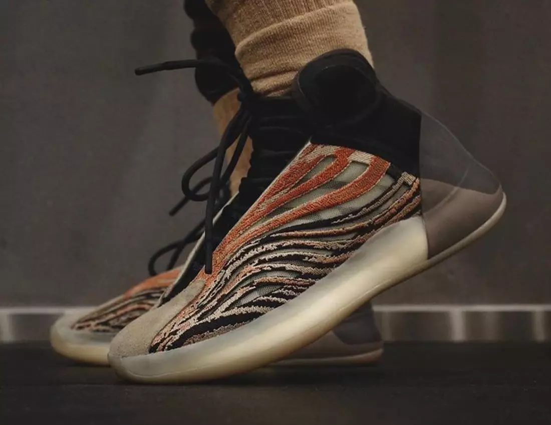 Giá ngày phát hành adidas Yeezy Quantum Flaora