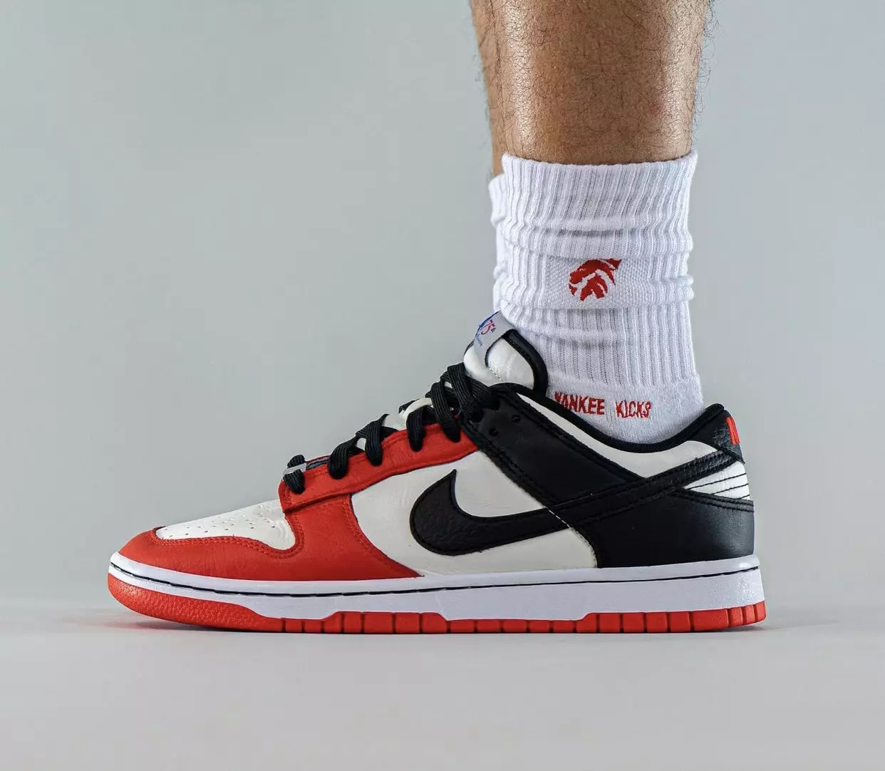 NBA Nike Dunk Low Chicago 75-årsjubileum DD3363-100 On-Feet