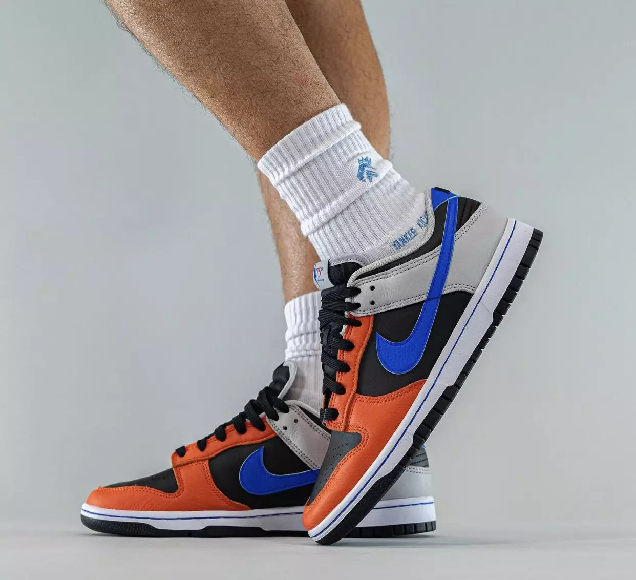 NBA Nike Dunk Low Knicks 75th Anniversary DD3363-002 на нагах