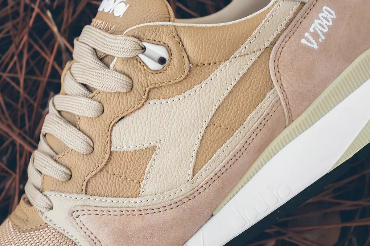 Diadora V7000 Italia Bleached Sand Croissant