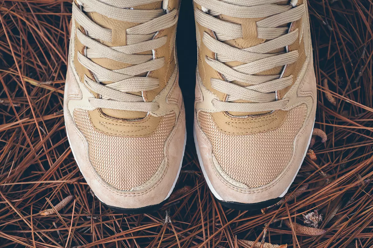 Diadora V7000 Italia Bleached Sand Croissant