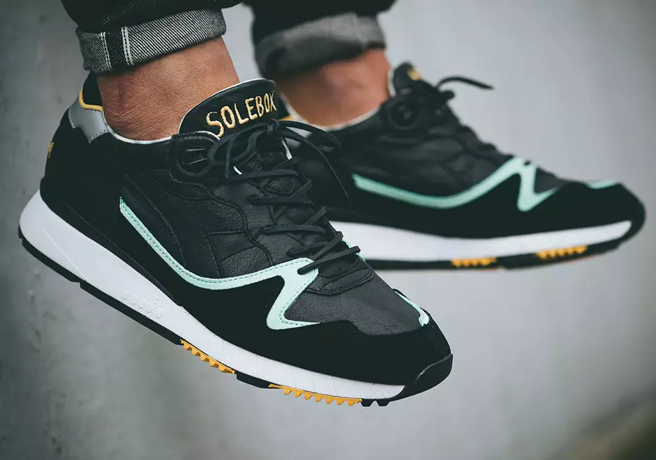 Solebox Diadora V7000