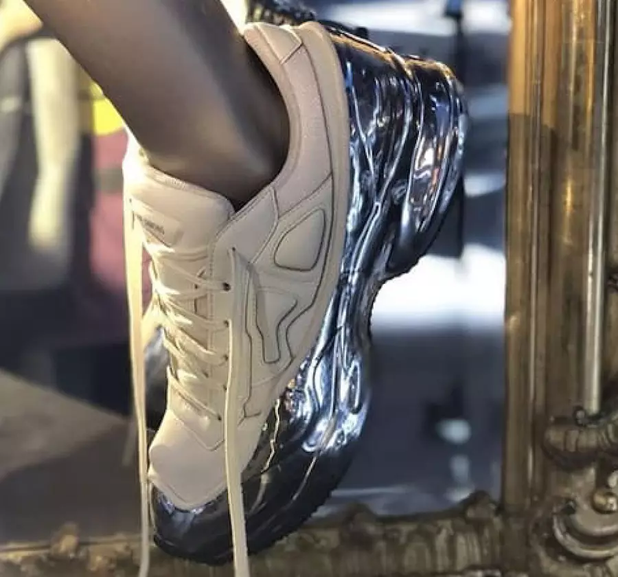 Raf Simons adidas Ozweego Metallic Silver White Дата выпуска