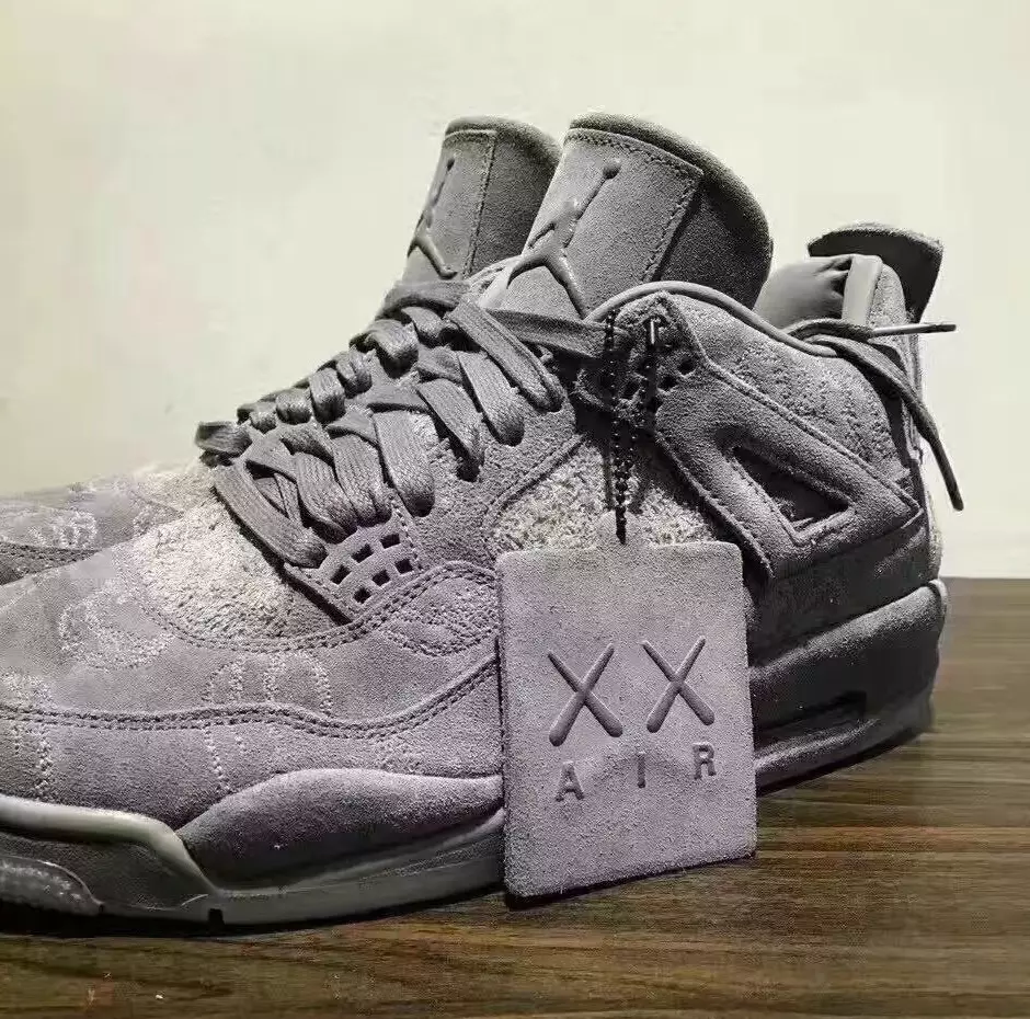 Air Jordan 4 KAWS Dáta Eisiúna