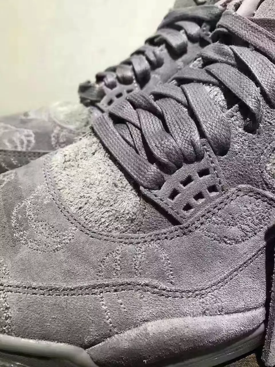 Data de llançament de les Air Jordan 4 KAWS