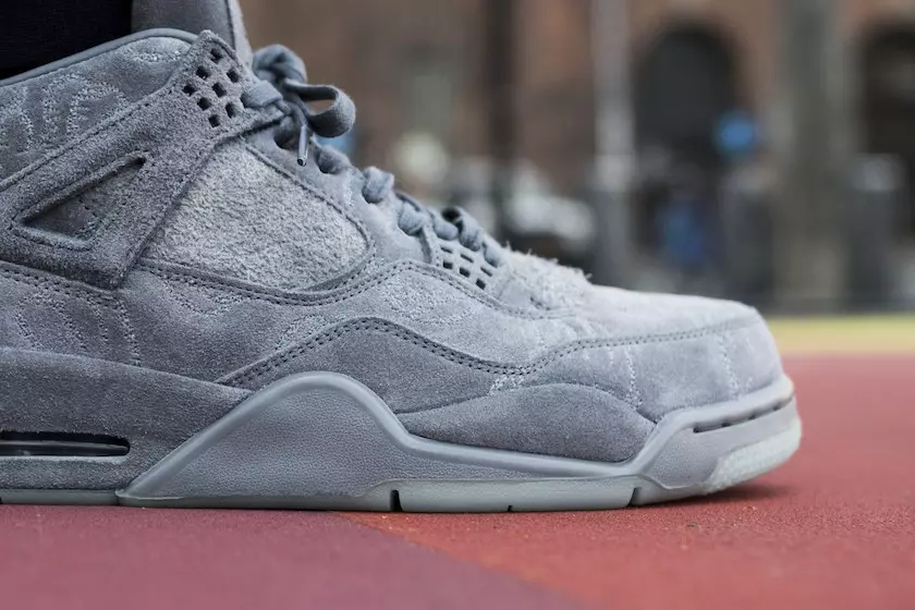 KAWS Air Jordan 4 Süet