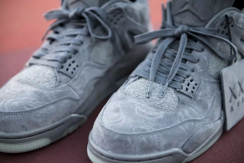 KAWS Air Jordan 4 Toe Qutusu Krujeva Uçları